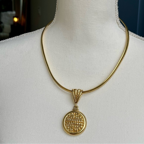 π2x Host Pickπ Vtg GIVENCHY Pendant Thick Rope Gold-Plate Enhancer Omega Chain - Picture 12 of 15